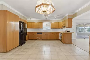 5627 Oakland Dr, Tampa, FL 33617 - Photo 10