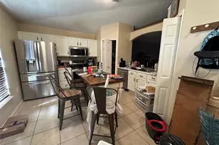 1909 Lakeview Pl, Kissimmee, FL 34759 - Photo 2