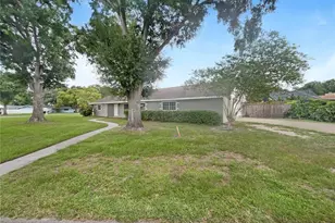 1215 Merlyn St, Lakeland, FL 33813 - Photo 2