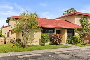 443 Hunter Cir, Kissimmee, FL 34758 - Photo 2