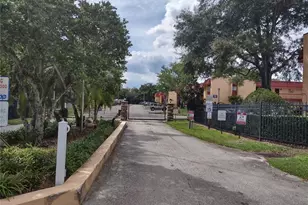 2806 N Powers Dr, Orlando, FL 32818 - Photo 2