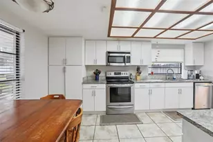 3309 El Amador Ct, Tampa, FL 33614 - Photo 8