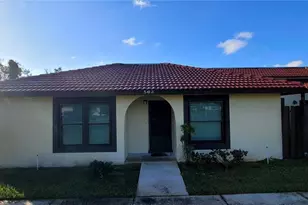563 Hunter Cir, Kissimmee, FL 34758 - Photo 1