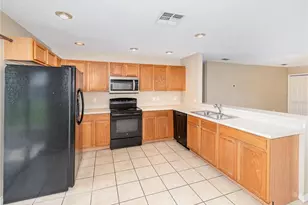 233 Southbridge Cir, Kissimmee, FL 34744 - Photo 6