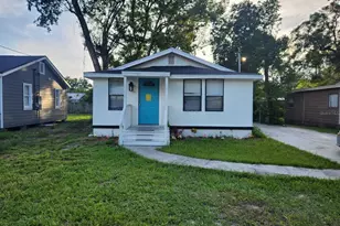 8006 N Marks St, Tampa, FL 33604 - Photo 1