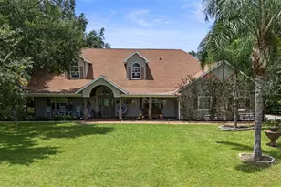 32137 Wolf Branch Ln, Sorrento, FL 32776 - Photo 2