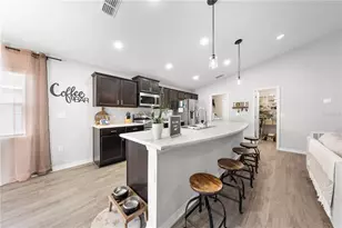 6944 Abbywood Ln, Zephyrhills, FL 33541 - Photo 4