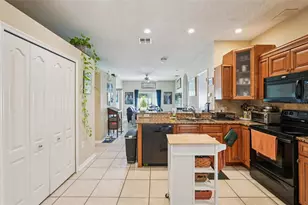 10146 Shadow Creek Dr, Orlando, FL 32832 - Photo 8