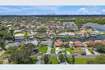 1357 52nd Avenue NE, Saint Petersburg, FL 33703 - Photo 4