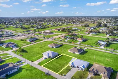 833 NE 15th Lane, Cape Coral, FL 33909 - Photo 4