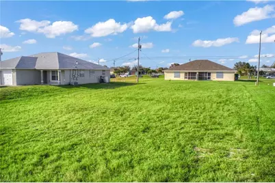 833 NE 15th Lane, Cape Coral, FL 33909 - Photo 12