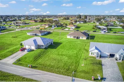 833 NE 15th Lane, Cape Coral, FL 33909 - Photo 10