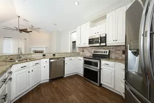 861 Lullwater Dr, Oviedo, FL 32765 - Photo 2