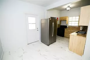 298 NW 104th St, Miami, FL 33150 - Photo 24