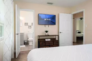 1425 NE 13th St, Gainesville, FL 32601 - Photo 10