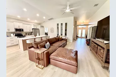 8495 Idlewood Court, Lakewood Ranch, FL 34202 - Photo 2