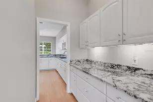 1042 Avenida Sonoma, Lady Lake, FL 32159 - Photo 10