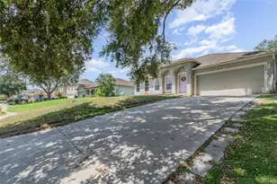 1708 Forest Glen Dr, Fruitland Park, FL 34731 - Photo 2