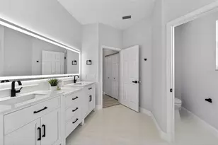 11019 Pine Lilly Pl, Lakewood Ranch, FL 34202 - Photo 24