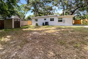 10512 51st Terrace N, Saint Petersburg, FL 33708 - Photo 8