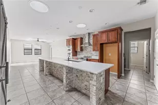 9195 Chandler Dr, Groveland, FL 34736 - Photo 10