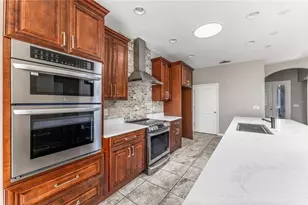 9195 Chandler Dr, Groveland, FL 34736 - Photo 8