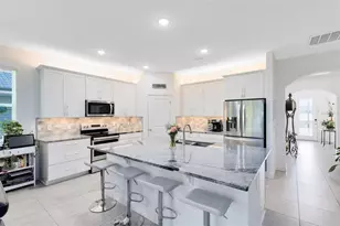 2090 Standing Rock Cir, Oakland, FL 34787 - Photo 4