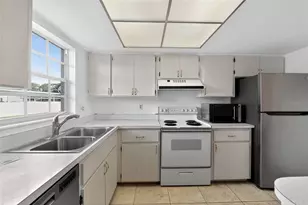 2560 Golf Course Dr, Sarasota, FL 34234 - Photo 4