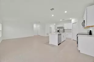 2398 McKinley Dr, Lake Wales, FL 33853 - Photo 12