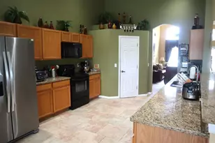 364 Lockbreeze Dr, Davenport, FL 33897 - Photo 8