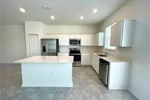 422 Bogey Dr, Davenport, FL 33896 - Photo 4