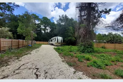 16067 SE 13th Street, Ocklawaha, FL 32179 - Photo 4