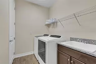 28883 Revaro Ln, Wesley Chapel, FL 33543 - Photo 42