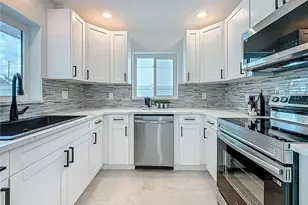 572 Baywood Dr N, Dunedin, FL 34698 - Photo 18