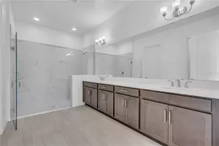 2574 Wise River Ln, Zephyrhills, FL 33541 - Photo 12