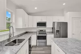 40091 Oakridge Dr, Lady Lake, FL 32159 - Photo 8