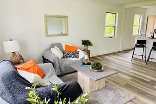 781 58th Ave NE, Saint Petersburg, FL 33703 - Photo 2