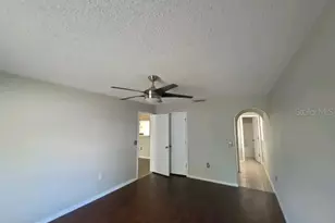 6908 Waterbrook Ct, Gibsonton, FL 33534 - Photo 8