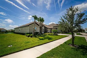 33161 Kateland Dr, Wesley Chapel, FL 33545 - Photo 4