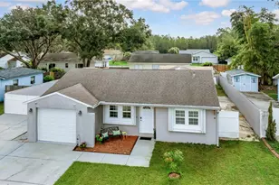 1352 Foxwood Dr, Lutz, FL 33549 - Photo 2