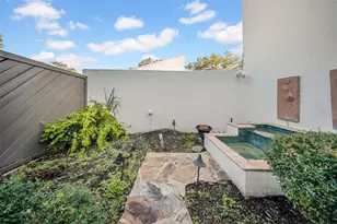 14123 Cypress Cir, Tampa, FL 33618 - Photo 4