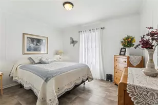 36850 Lakewood Dr, Zephyrhills, FL 33542 - Photo 22