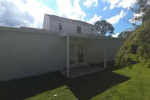 9718 Fox Hollow Rd, Tampa, FL 33647 - Photo 2