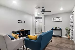 556 Cresta Cir, West Palm Beach, FL 33413 - Photo 20