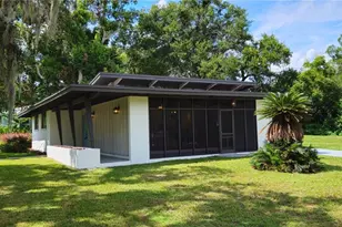 126 E Cypress Ave, Howey in the Hills, FL 34737 - Photo 4