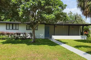 126 E Cypress Ave, Howey in the Hills, FL 34737 - Photo 2