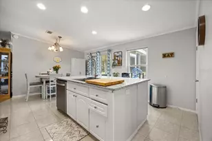 4047 N Citrus Cir, Zellwood, FL 32798 - Photo 12