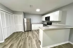 2878 Club Cortile Cir, Kissimmee, FL 34746 - Photo 4