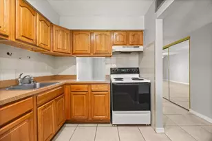 2858 N Powers Dr, Orlando, FL 32818 - Photo 10