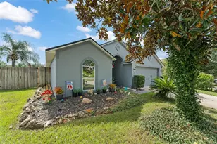 25424 Divot Dr, Sorrento, FL 32776 - Photo 2